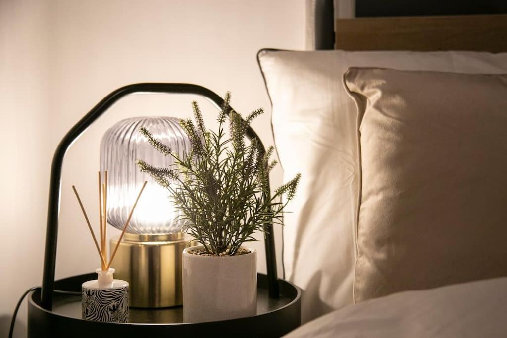 Fortunae'S Cosy Apartment- By Fang Sunderland  Eksteriør bilde